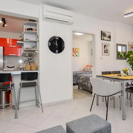 Kiki By Interhome * Rabac