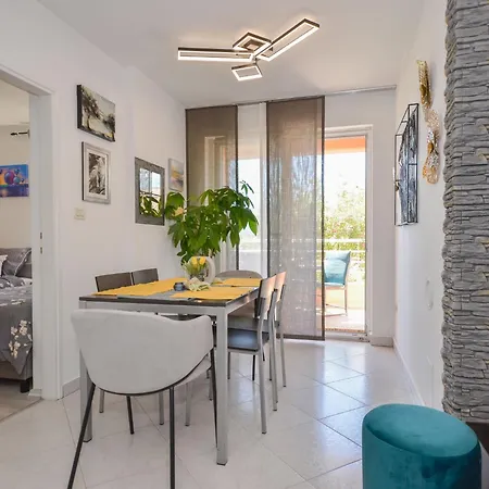 Kiki By Interhome Lägenhet Rabac